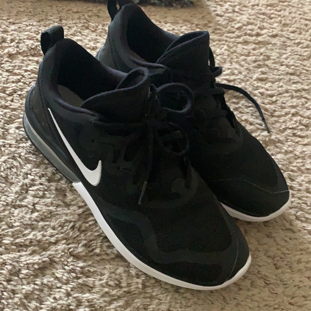 Nike Black and White Low-Top Athletic Sneakers - Picture 10 of 12
